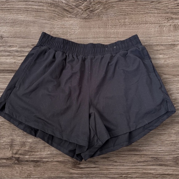 Black Women's Shorts Xersion brand size Medium - Picture 1 of 6